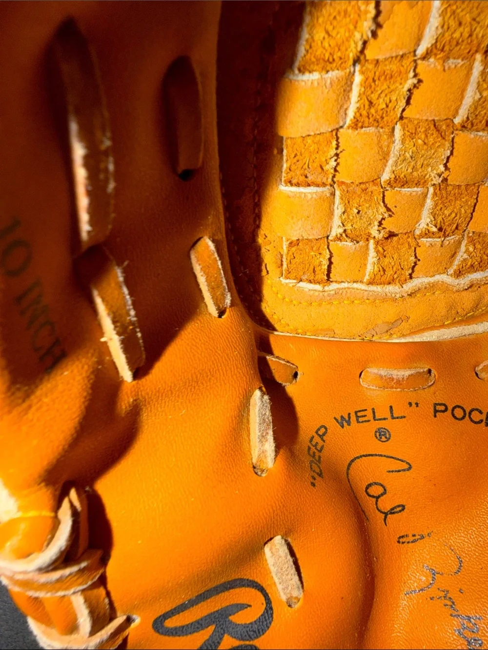Rawlings Tan and Red Leather Baseball Glove cal Ripken jr RHT Model 10in RBG106